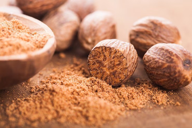 biji pala untuk batuk, obat batuk alami anak, manfaat biji pala, rempah tradisional, herbal aman untuk anak, obat batuk herbal, biji pala redakan batuk, cara alami atasi batuk anak.